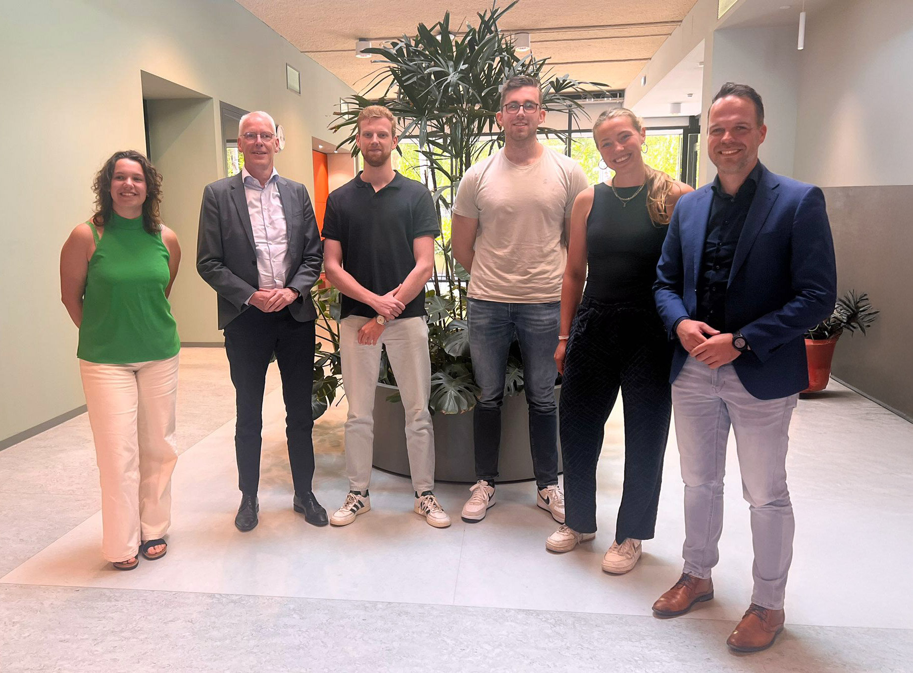 Mark te Lintelo, Sten van Meel, Britt van Hulst, Noortje Wilms en Hendrik Hulscher en Wouter Baars (Van Wanrooij Projectontwikkeling)